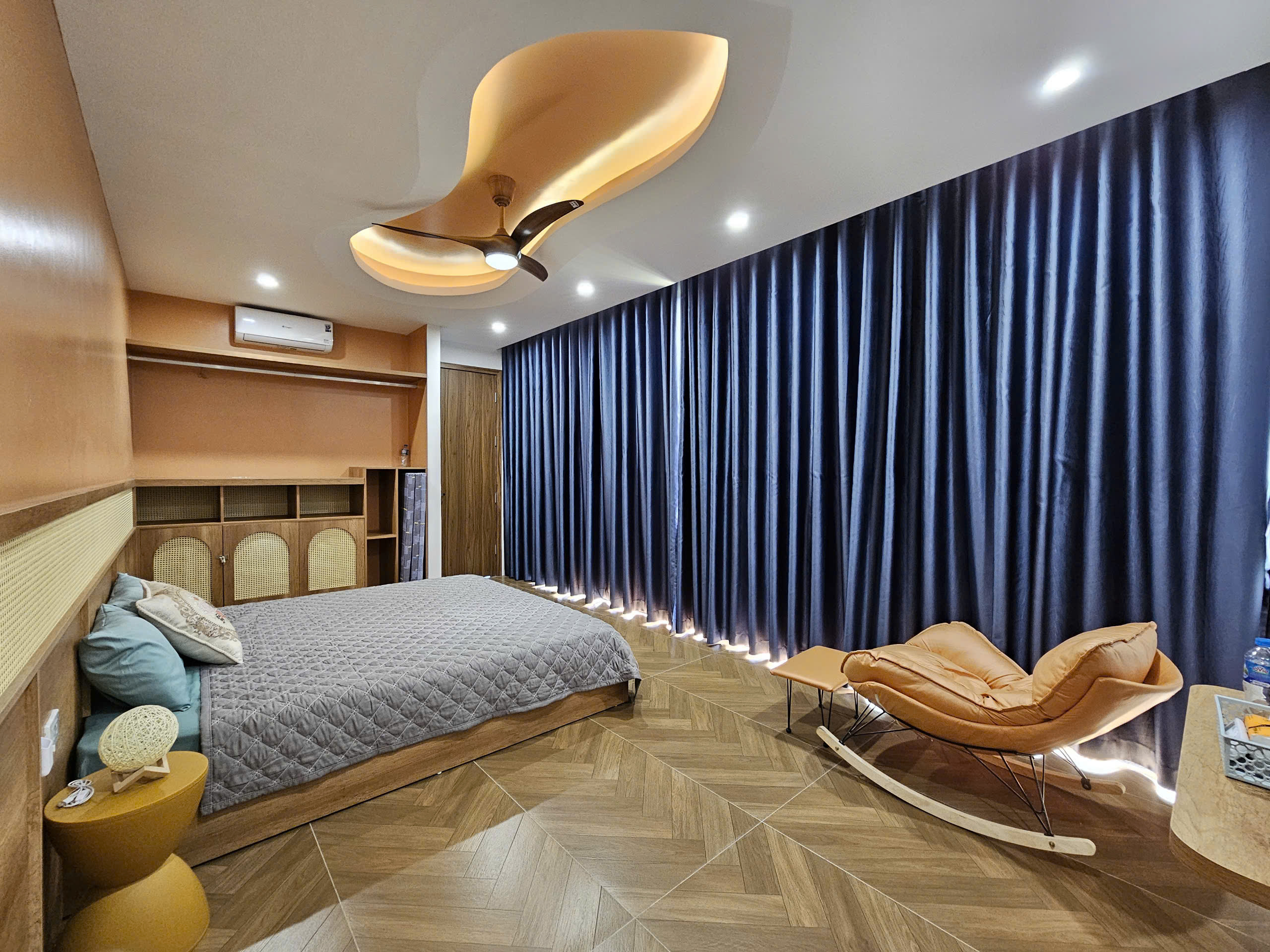 Modern Bedroom Design at LaHome