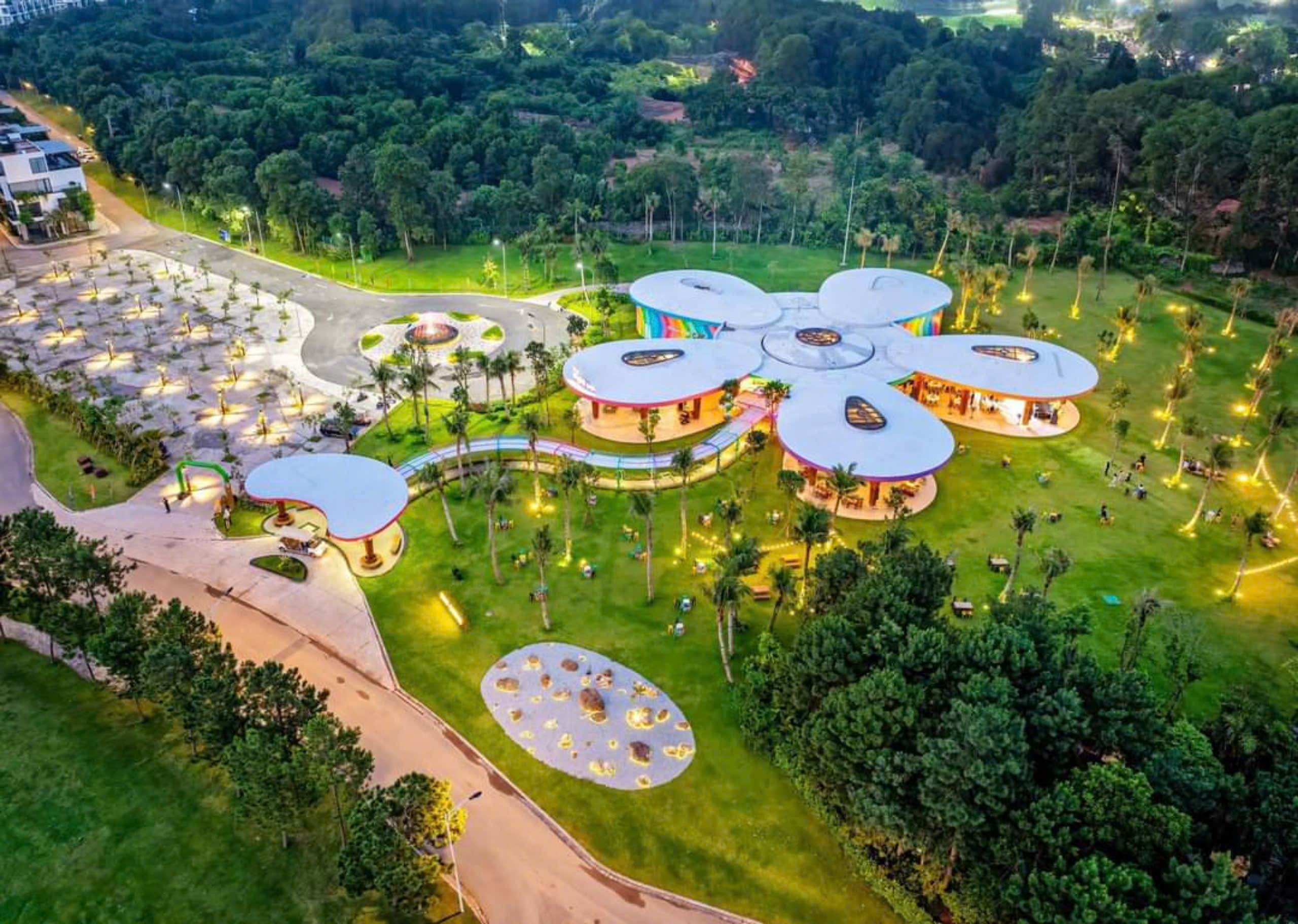 Nhà Hàng Tại Flamingo Đại Lải Resort